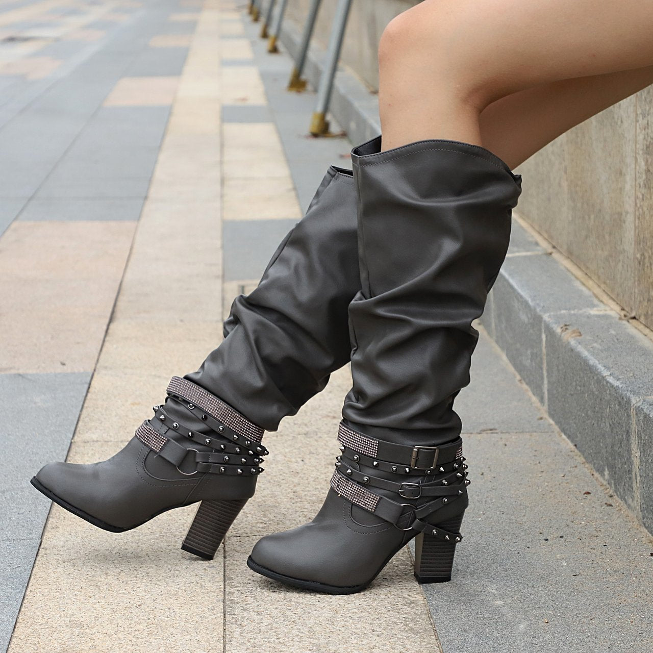 High heeled and high heeled Knight boots